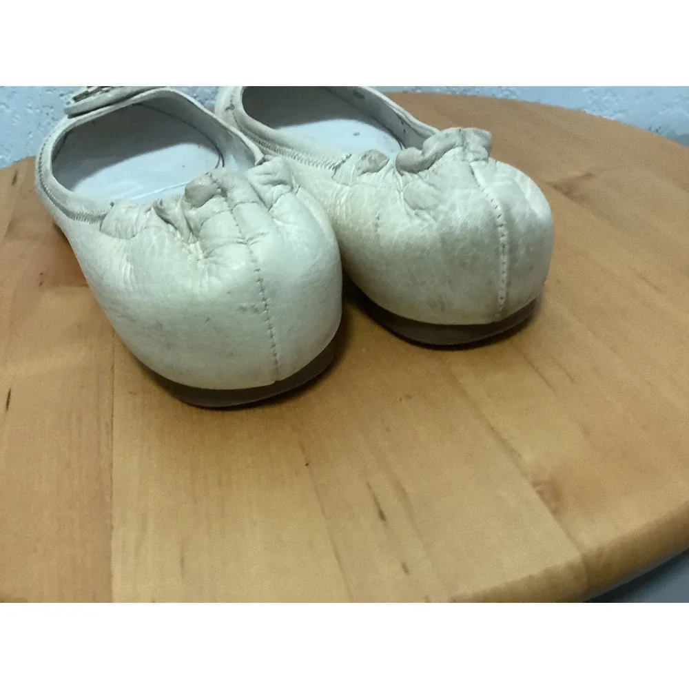 Tory Burch Ballet Flats Women 7 Cream Leather Reva Medallion Scrunch Back